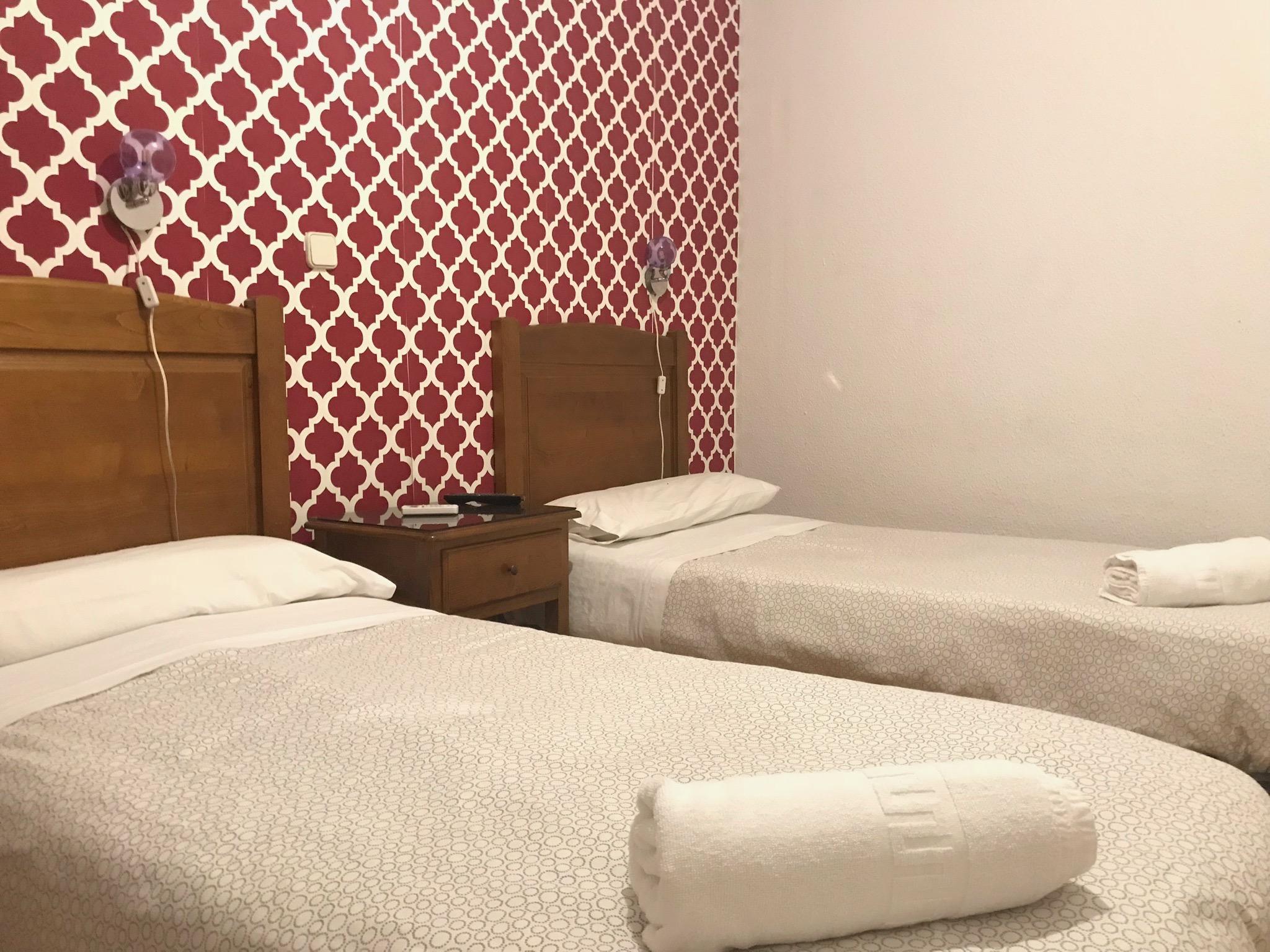 Hostal Los Perales Madrid Luaran gambar A room at the hotel