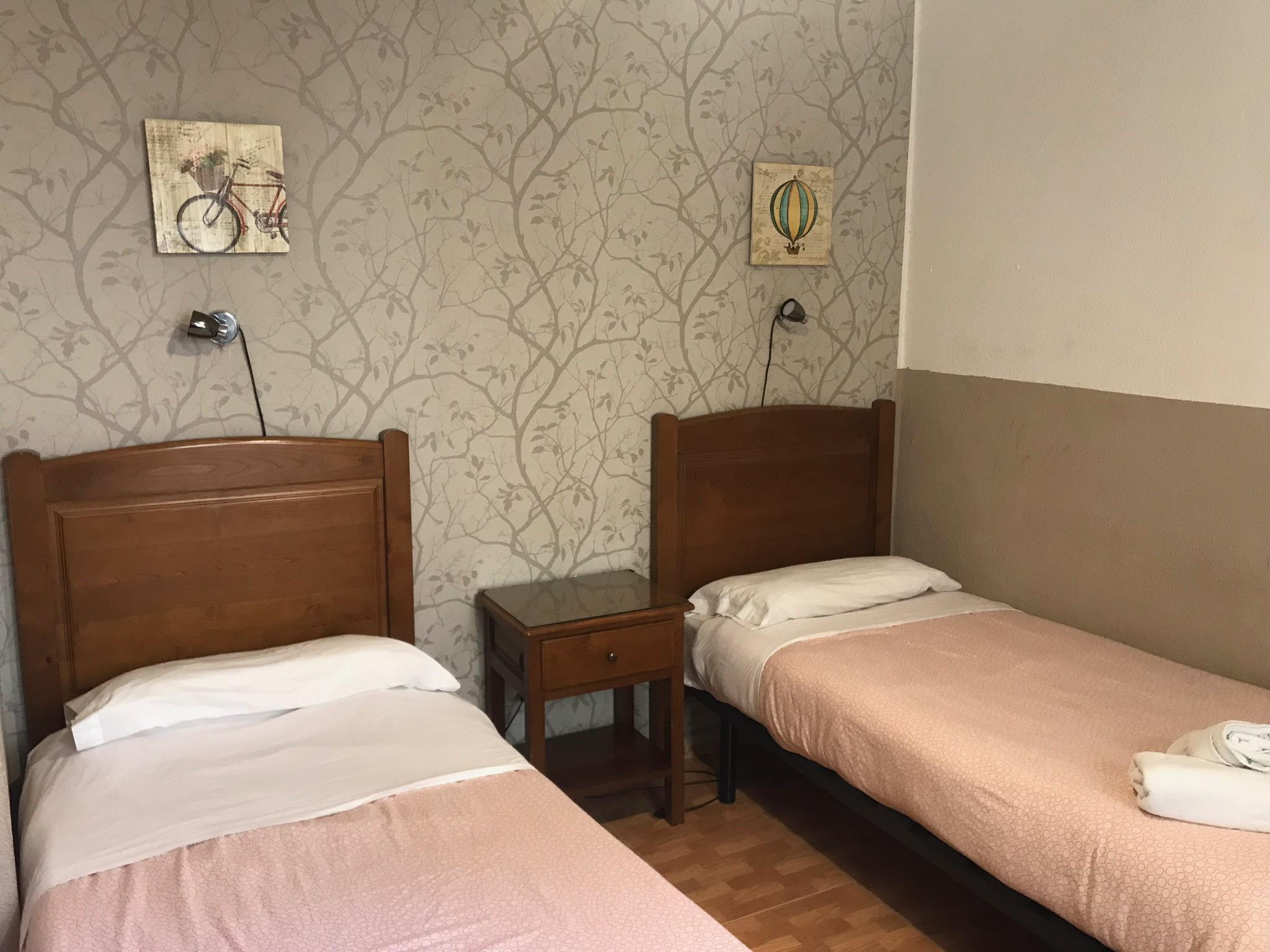 Hostal Los Perales Madrid Luaran gambar A room at the hotel
