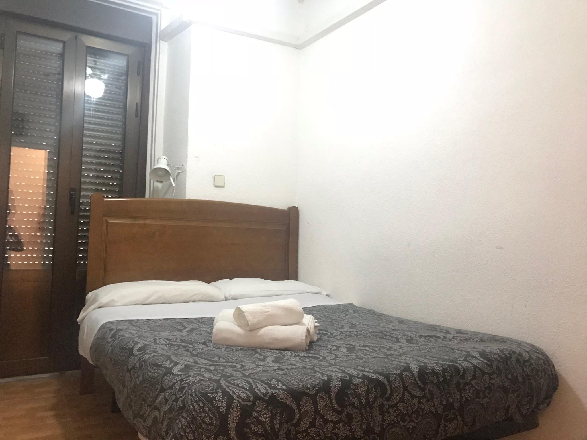 Hostal Los Perales Madrid Luaran gambar A room at the hotel