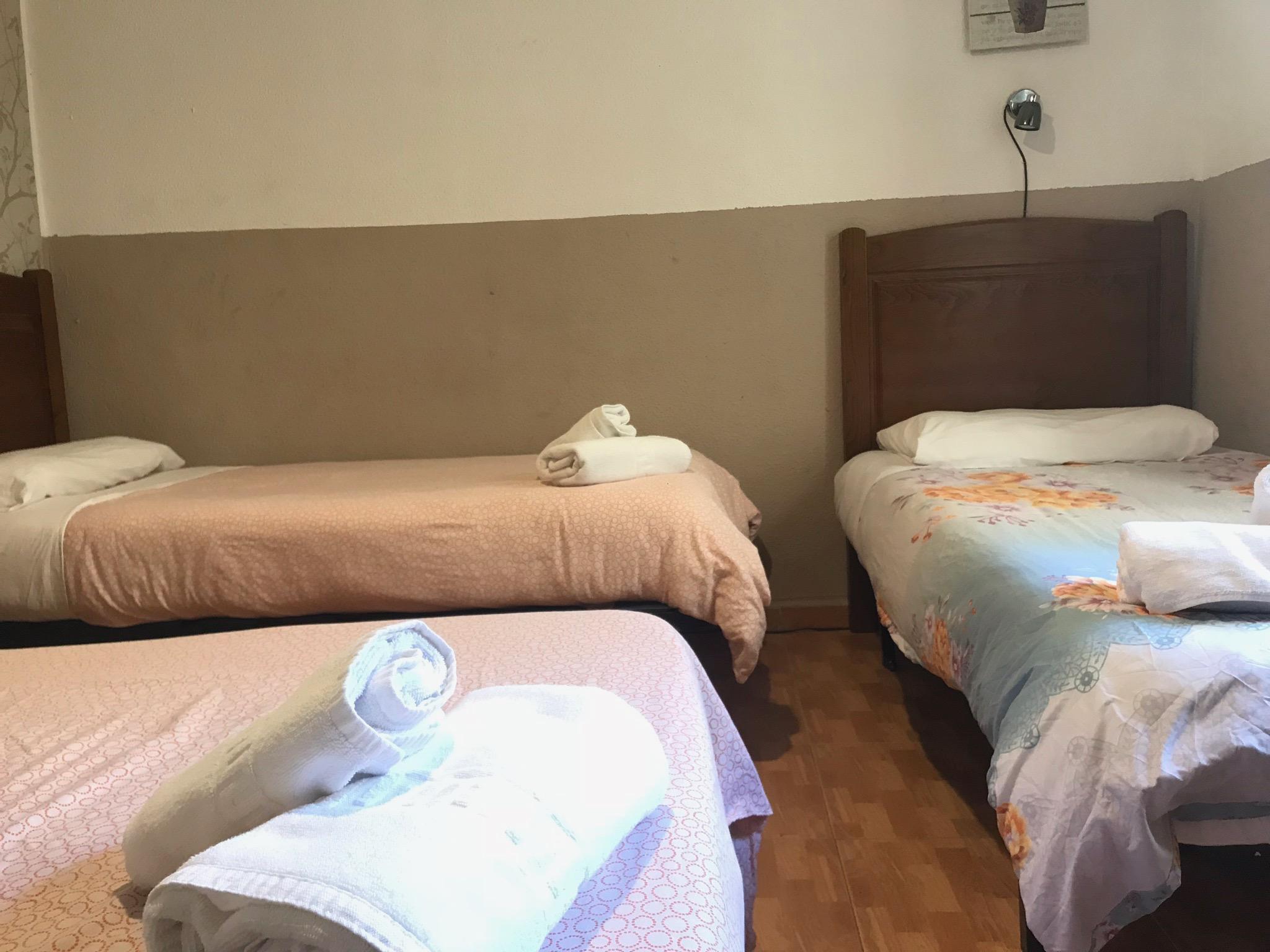Hostal Los Perales Madrid Luaran gambar A room at the hotel