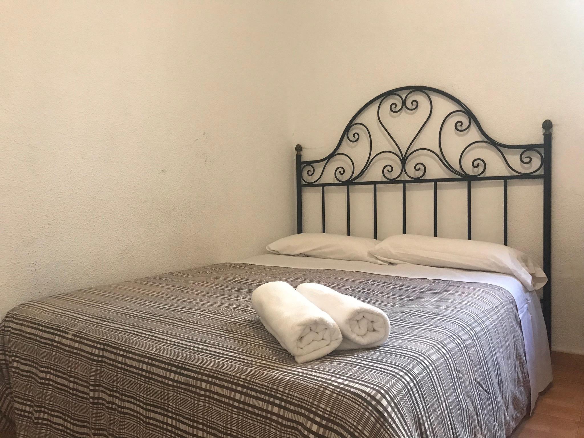Hostal Los Perales Madrid Luaran gambar A bed with a wrought iron headboard