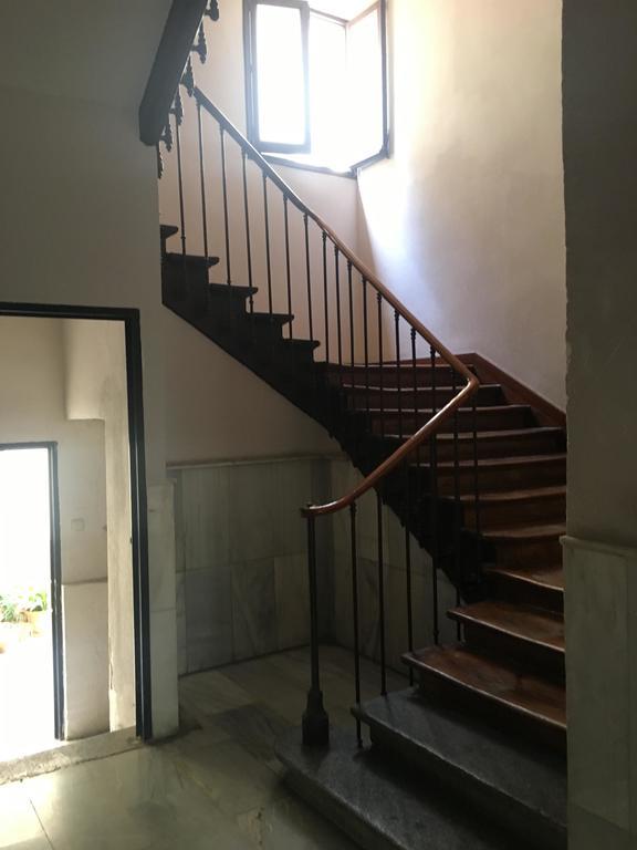 Hostal Los Perales Madrid Luaran gambar The staircase of the house