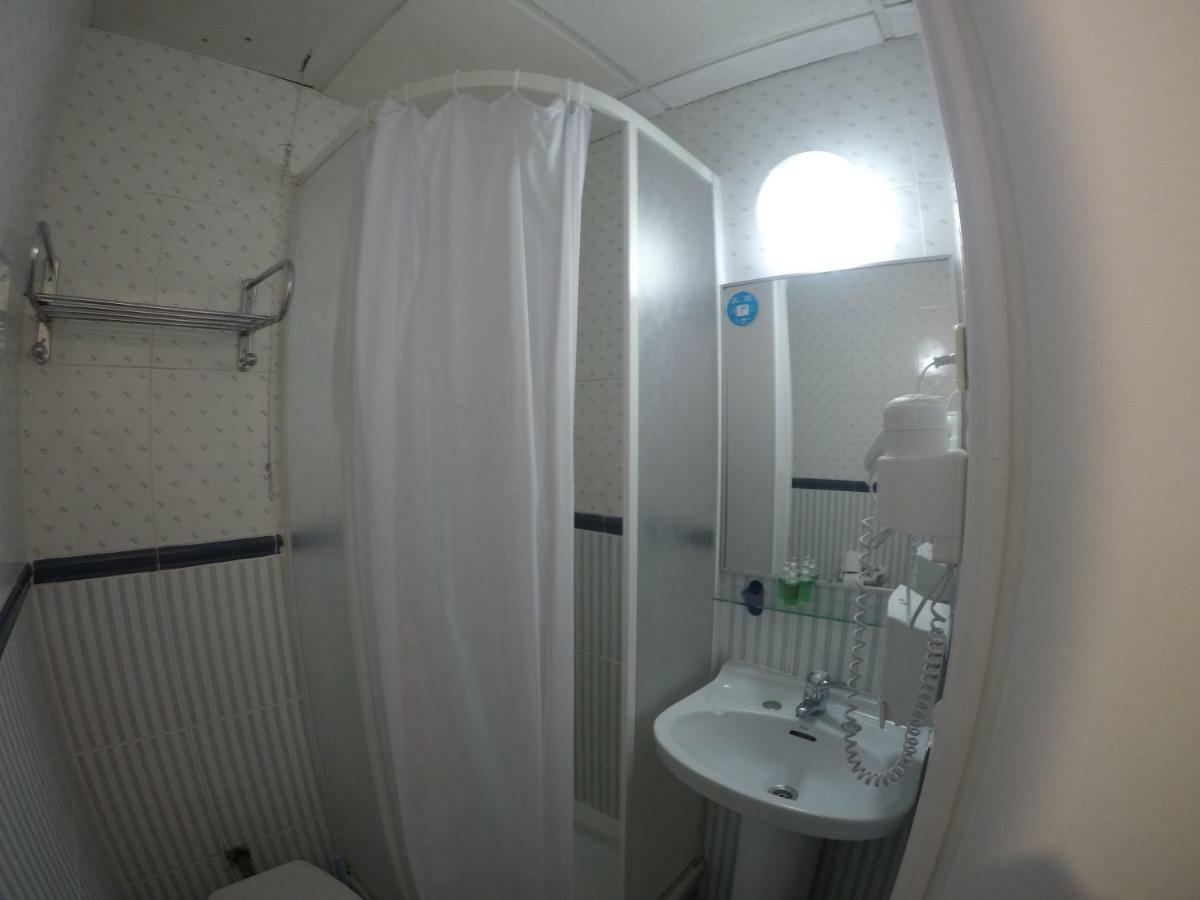 Hostal Los Perales Madrid Luaran gambar